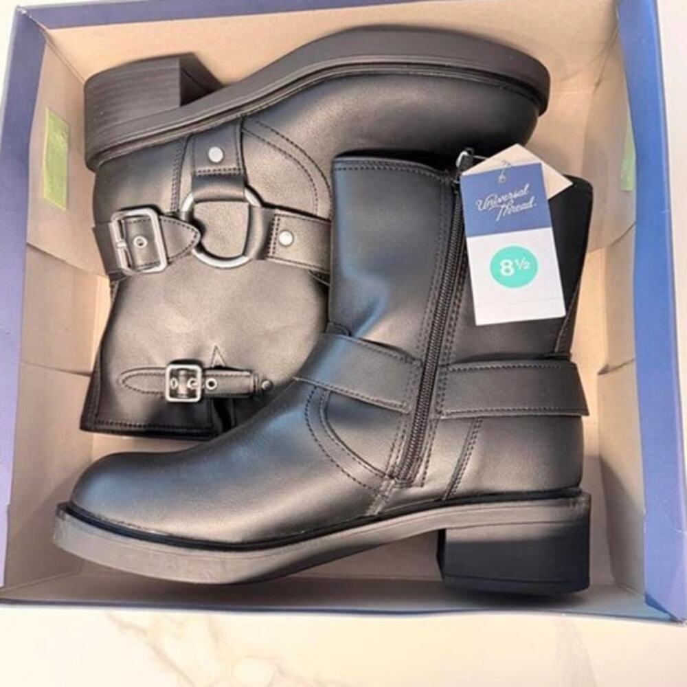 Universal Thread Women's Boots Memory Foam Size 8 1/2 NIB